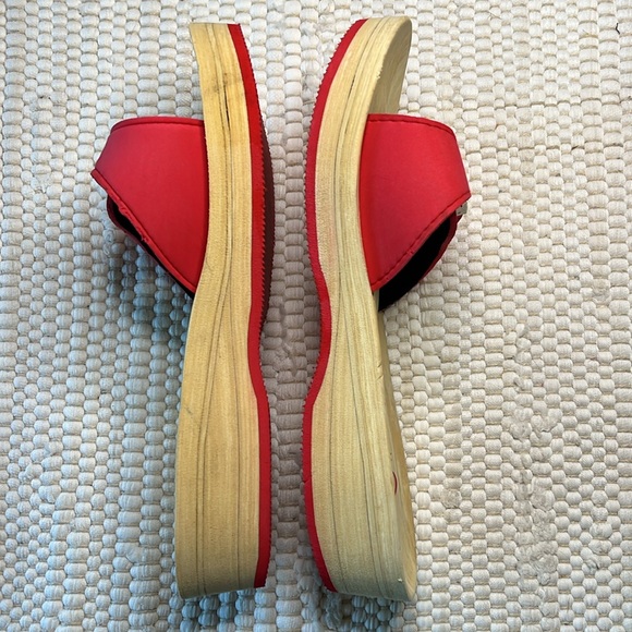 Ladies 7-8 slip on sandals, 70’s look,  DocScholls vibe but soft base- wood look - Picture 4 of 7